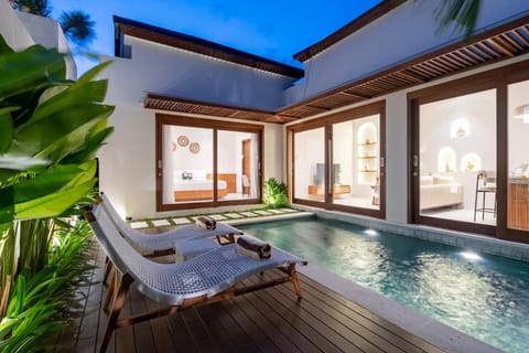 Patio, Pool view, Swimming pool, sunbed