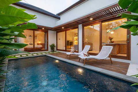 Patio, Pool view, Swimming pool, sunbed