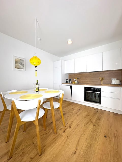 Dining area, kitchen