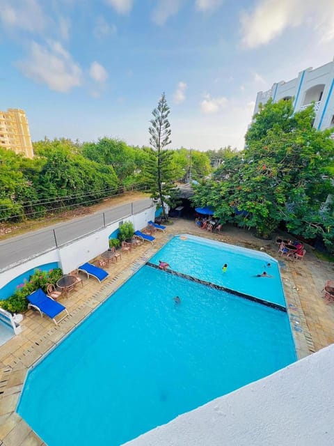 Swimming pool