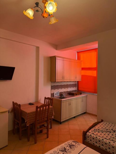 Bed, TV and multimedia, Kitchen or kitchenette, Living room, Dining area, Bedroom