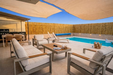 Pool view, Swimming pool, sunbed