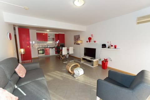 TV and multimedia, Kitchen or kitchenette, Living room, Dining area