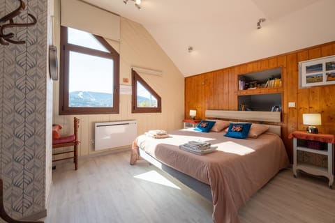 Property building, Living room, Bedroom