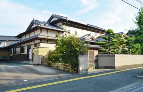 Property building, Day, Neighbourhood
