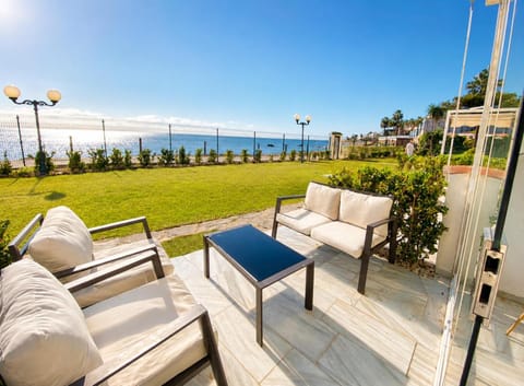 Natural landscape, Garden, Balcony/Terrace, Seating area, Sea view