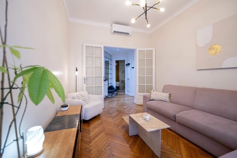 Living room, Seating area, air conditioner