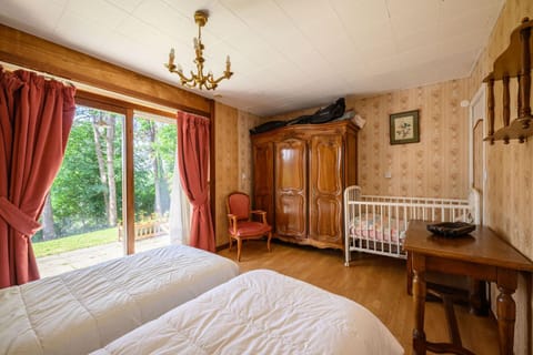 Bed, Living room, Decorative detail, Bedroom