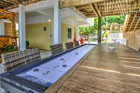 Waterfront Retreat 35 Dock Hot Tub Pool House in Marathon