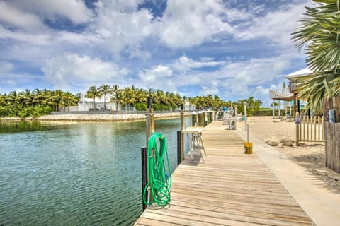 Waterfront Retreat 35 Dock Hot Tub Pool House in Marathon