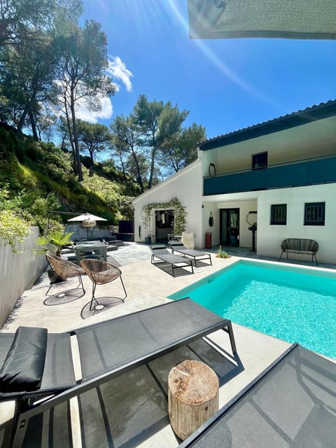 Property building, Natural landscape, Pool view, Swimming pool, sunbed