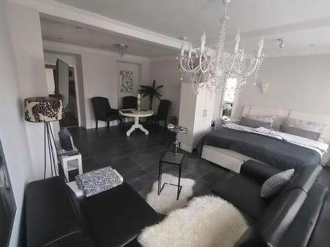 Bed, Photo of the whole room, Seating area, Bedroom