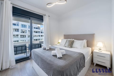 Casa Figaro - 2BR Pool Balcony w Playground Apartment in Estepona