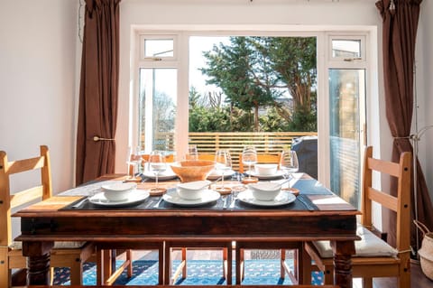 Day, Living room, Other, Seating area, Dining area, Food