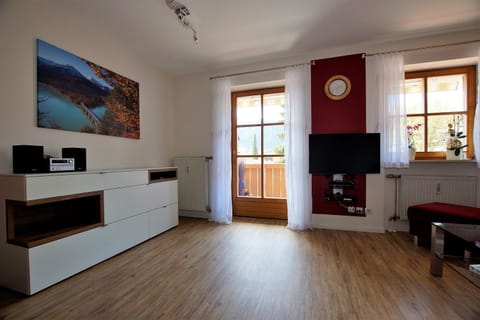 Communal lounge/ TV room, TV and multimedia, Living room