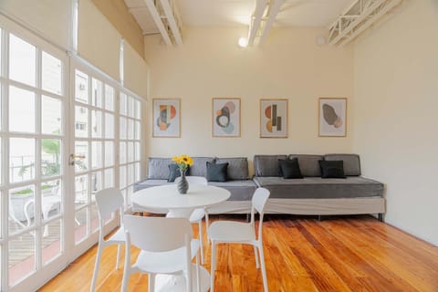 Seating area, Dining area