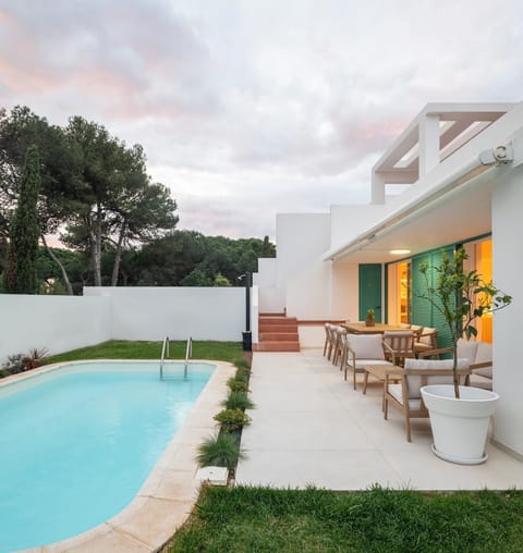 Patio, Garden, Garden view, Pool view, Swimming pool, sunbed