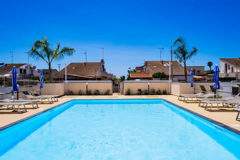 Day, Pool view, Swimming pool, sunbed