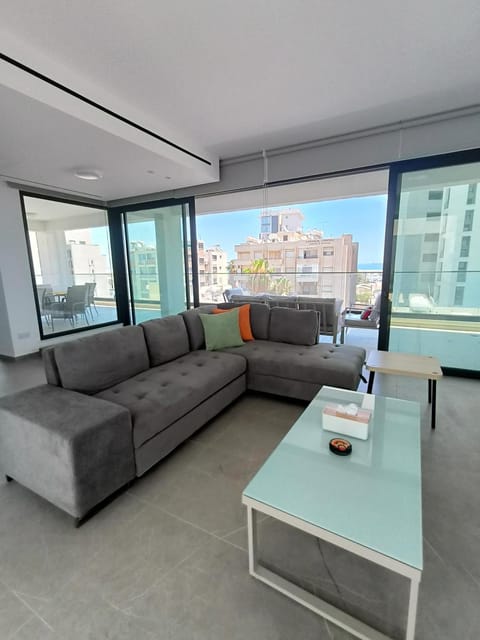 View (from property/room), Balcony/Terrace, Living room, Seating area