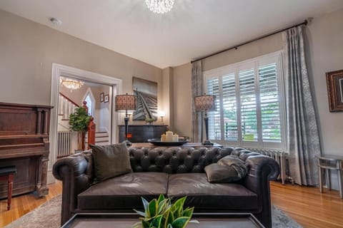 Gorgeous Greenwood Inn House in Canon City