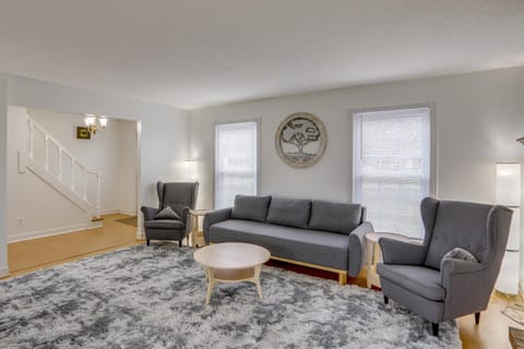 Sandusky Adventure Hub Patios, Grill and Yard! House in Lake Erie