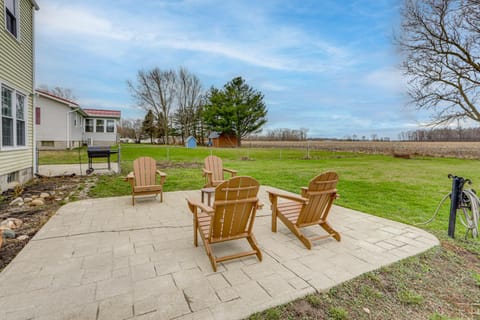 Sandusky Adventure Hub Patios, Grill and Yard! House in Lake Erie