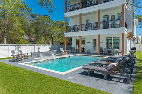 Tango! Beach House for 26 Guests! Plus Golf Cart! House in Seagrove Beach