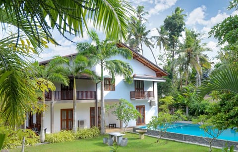 Property building, Garden, Garden view, Pool view, Swimming pool, sunbed