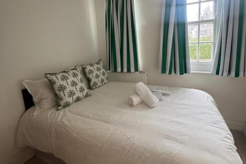 Bed, View (from property/room), Photo of the whole room, Bedroom, towels