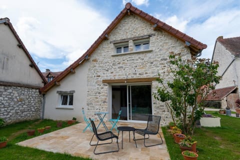 Property building, Patio, Entertainment
