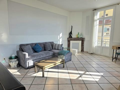 Property building, Communal lounge/ TV room, Living room, heating, air conditioner
