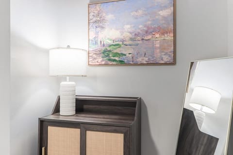 Pet-Friendly 2BR Near Edgewater with Parking Apartment in Lakewood