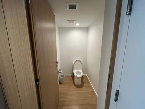 Spacious Bal Harbour One-Bedroom with Beach Service Apartment in Bal Harbour