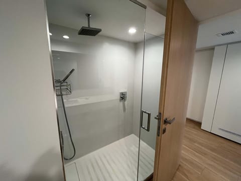 Spacious Bal Harbour One-Bedroom with Beach Service Apartment in Bal Harbour