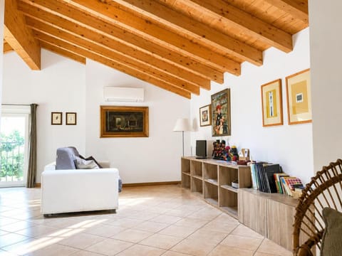 Living room, Seating area, air conditioner