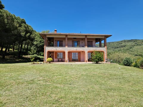 Property building, Spring, Day, Natural landscape, Garden, Garden view, Mountain view