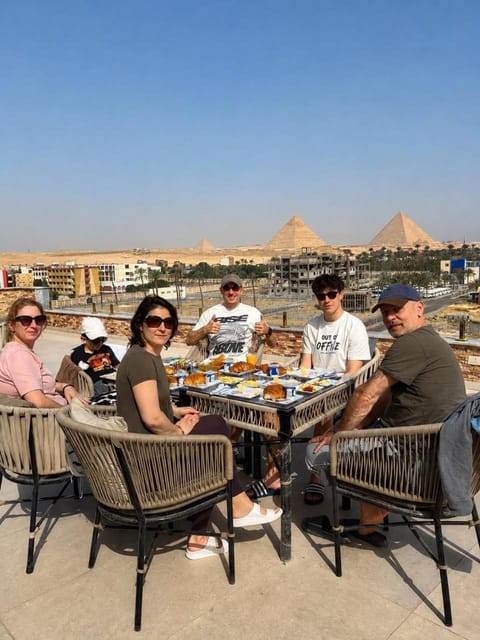 Restaurant/places to eat, Day, People, Natural landscape, Balcony/Terrace, Food and drinks, Banquet/Function facilities, Dining area, Food, Breakfast, Breakfast, Drinks, group of guests, Family