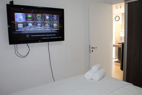 Bed, TV and multimedia, Bedroom