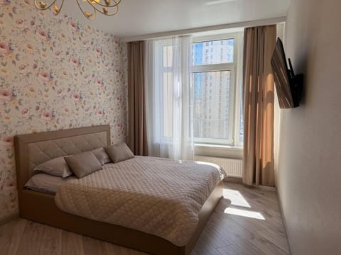 Bed, TV and multimedia, Bedroom