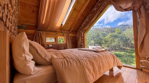 Natural landscape, Photo of the whole room, Bedroom, Mountain view