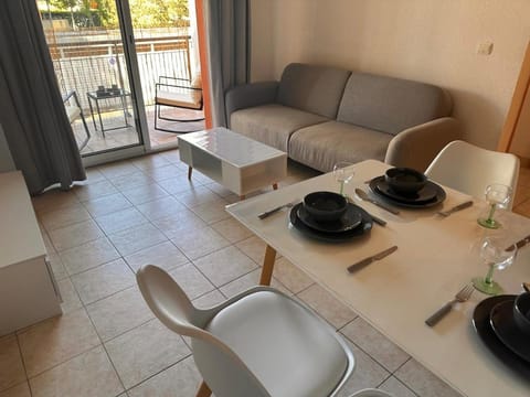 Balcony/Terrace, Balcony/Terrace, Living room, Lounge or bar, Seating area, Parking