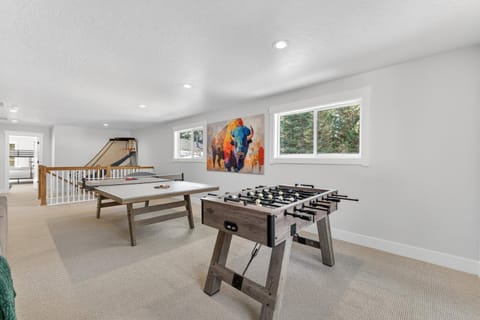 Ridge House- new home, sleeps 16, quiet neighborhood-, hot tub, trailer parking, pet friendly House in McCall