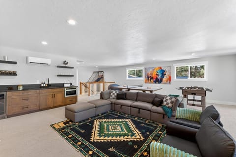 Ridge House- new home, sleeps 16, quiet neighborhood-, hot tub, trailer parking, pet friendly House in McCall