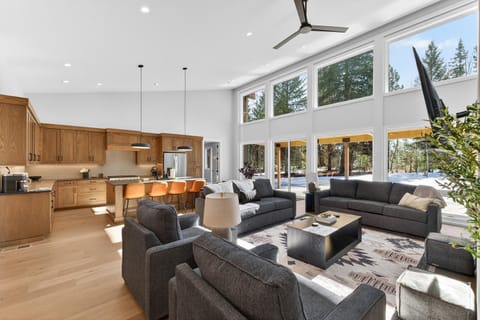 Ridge House- new home, sleeps 16, quiet neighborhood-, hot tub, trailer parking, pet friendly House in McCall