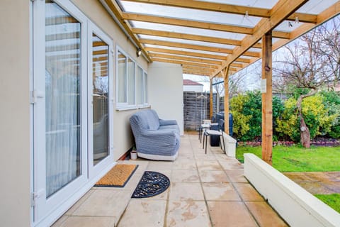 Property building, Patio, Facade/entrance, Day, Garden, Garden, View (from property/room), Seating area, Garden view