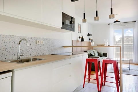 Modern, bright apartment, 1 bedroom, sleeps 4 Défense Apartment in Puteaux