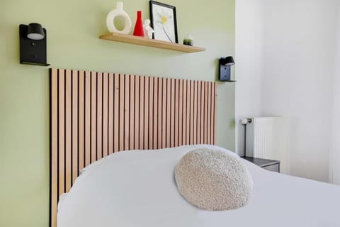 Modern, bright apartment, 1 bedroom, sleeps 4 Défense Apartment in Puteaux