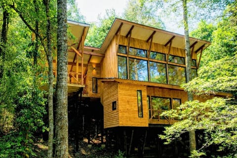 Property building, Natural landscape, Balcony/Terrace