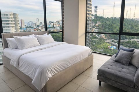 Bed, TV and multimedia, Photo of the whole room, City view, Mountain view, Street view, furniture, air conditioner