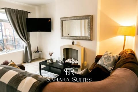 Communal lounge/ TV room, Bed, TV and multimedia, Living room, Seating area